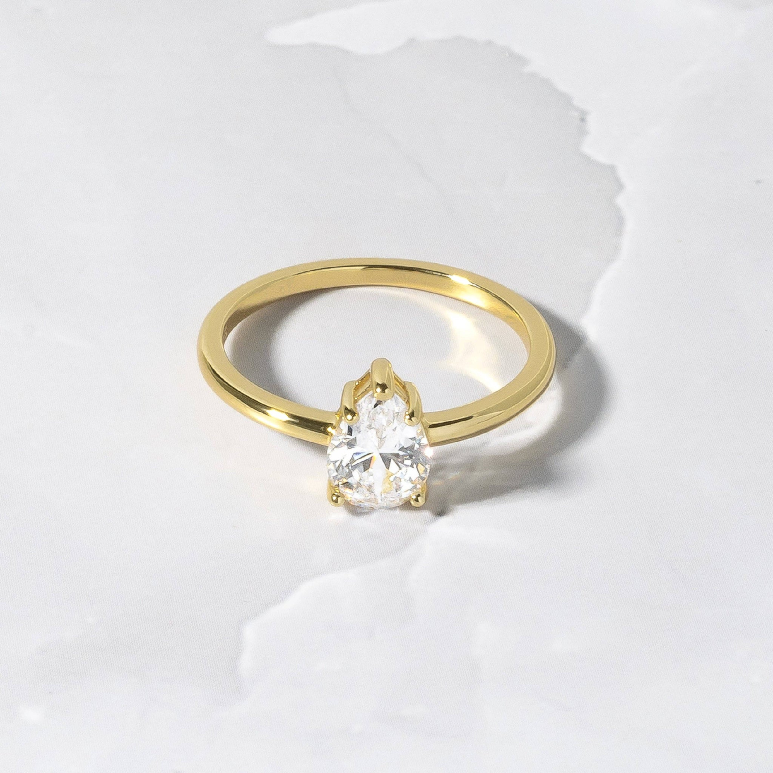 Pear Statement Ring: Gold