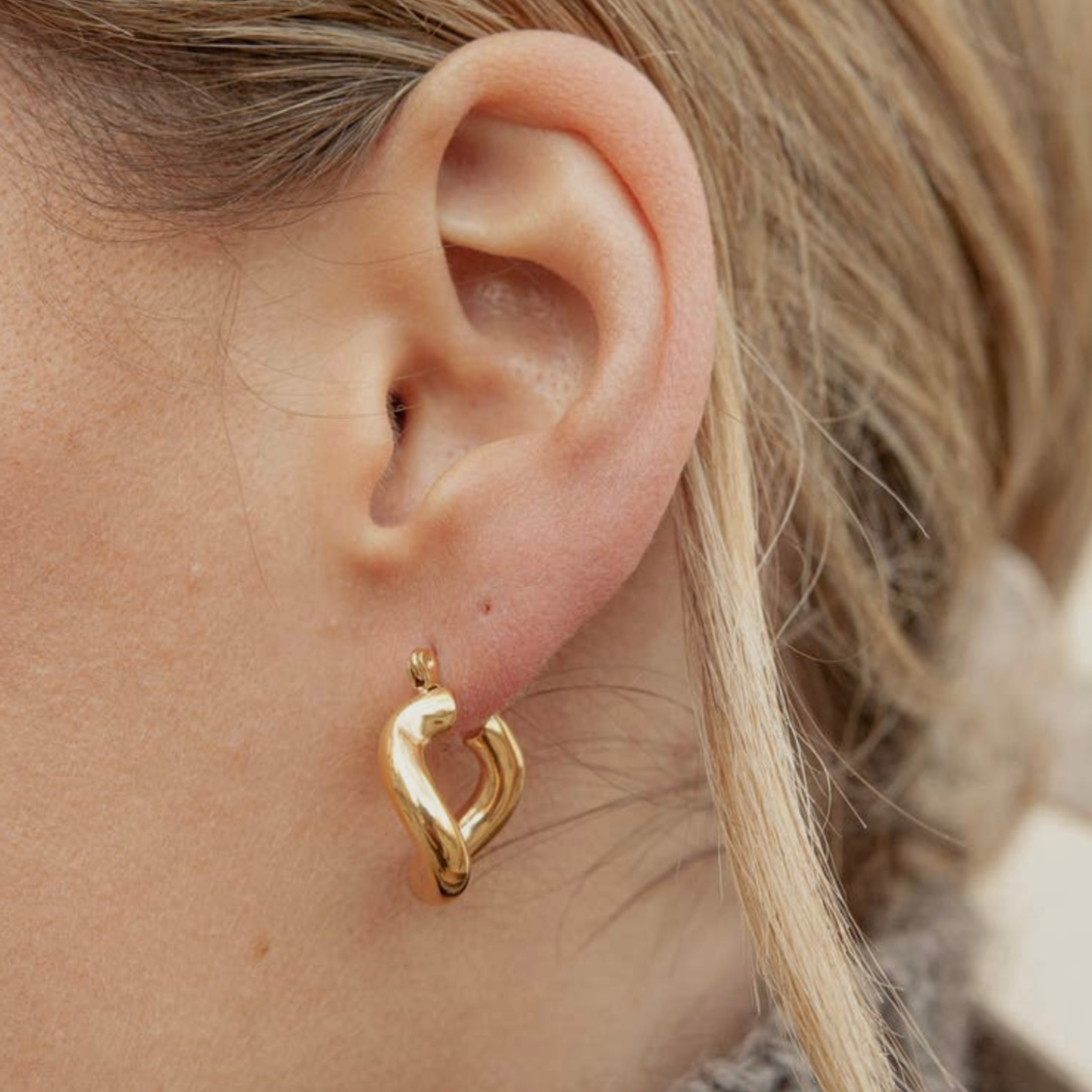 Fluid Hoop Earrings - Gold