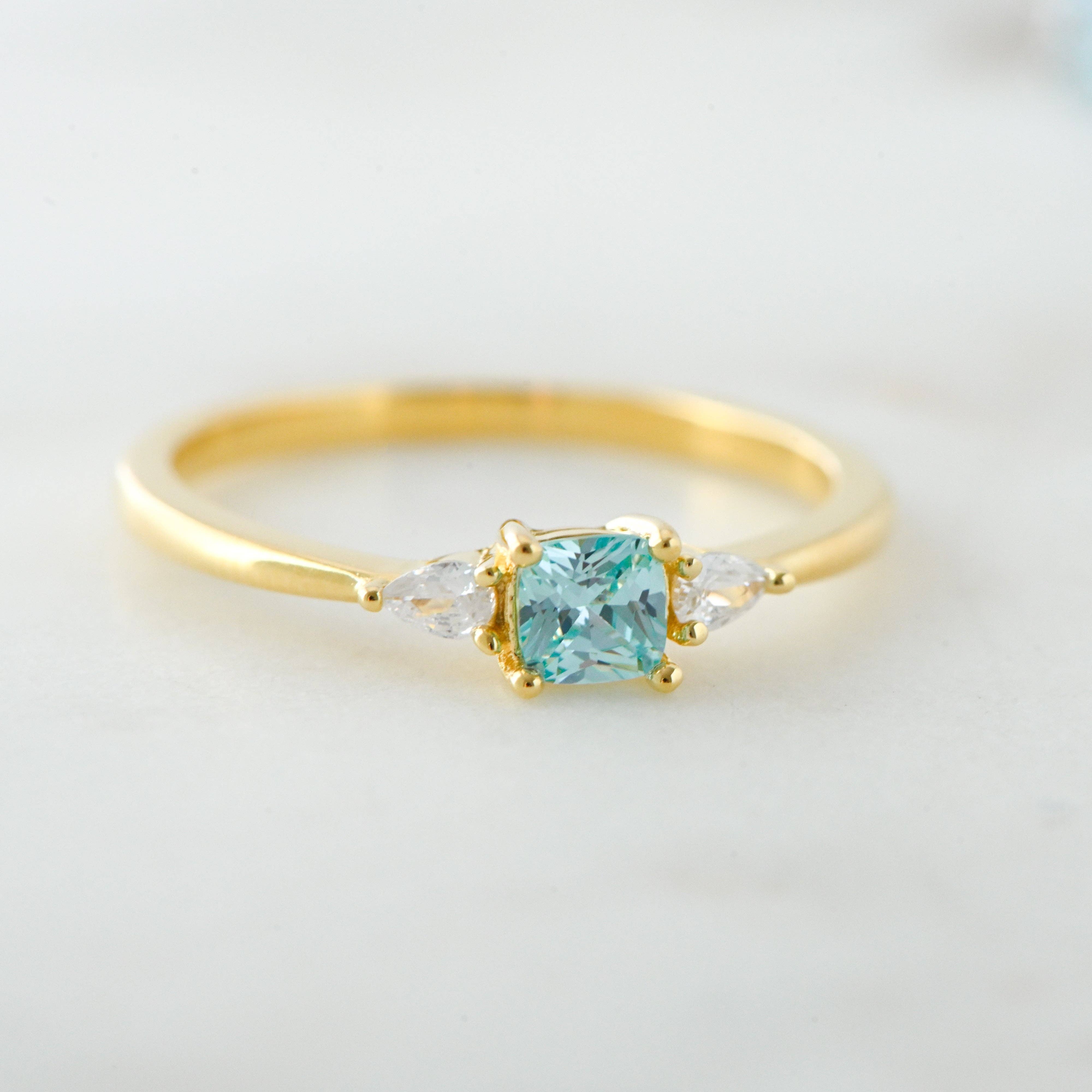 Aquamarine Ring: Gold