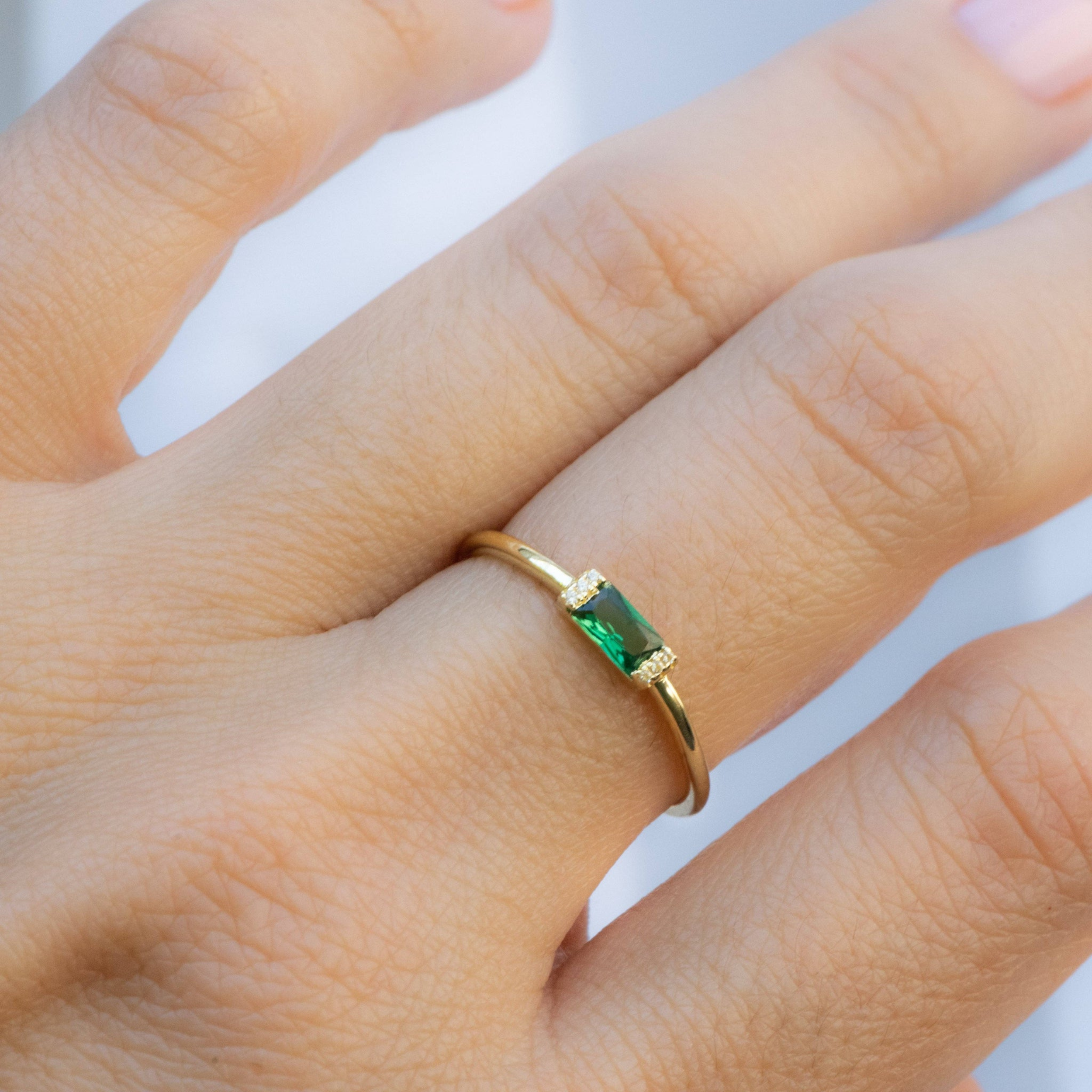 Emerald Simple Baguette Ring: Gold / Emerald