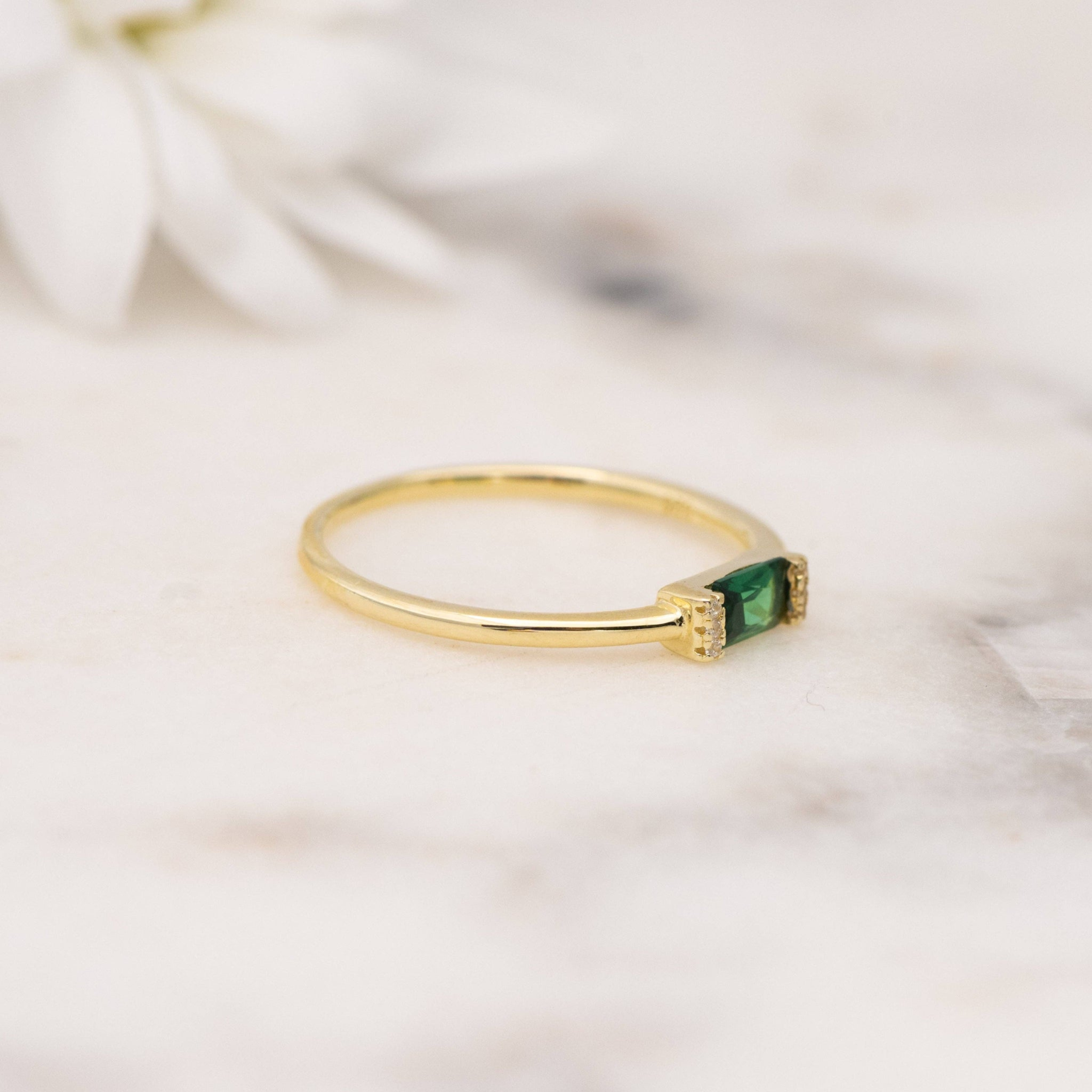 Emerald Simple Baguette Ring: Gold / Emerald