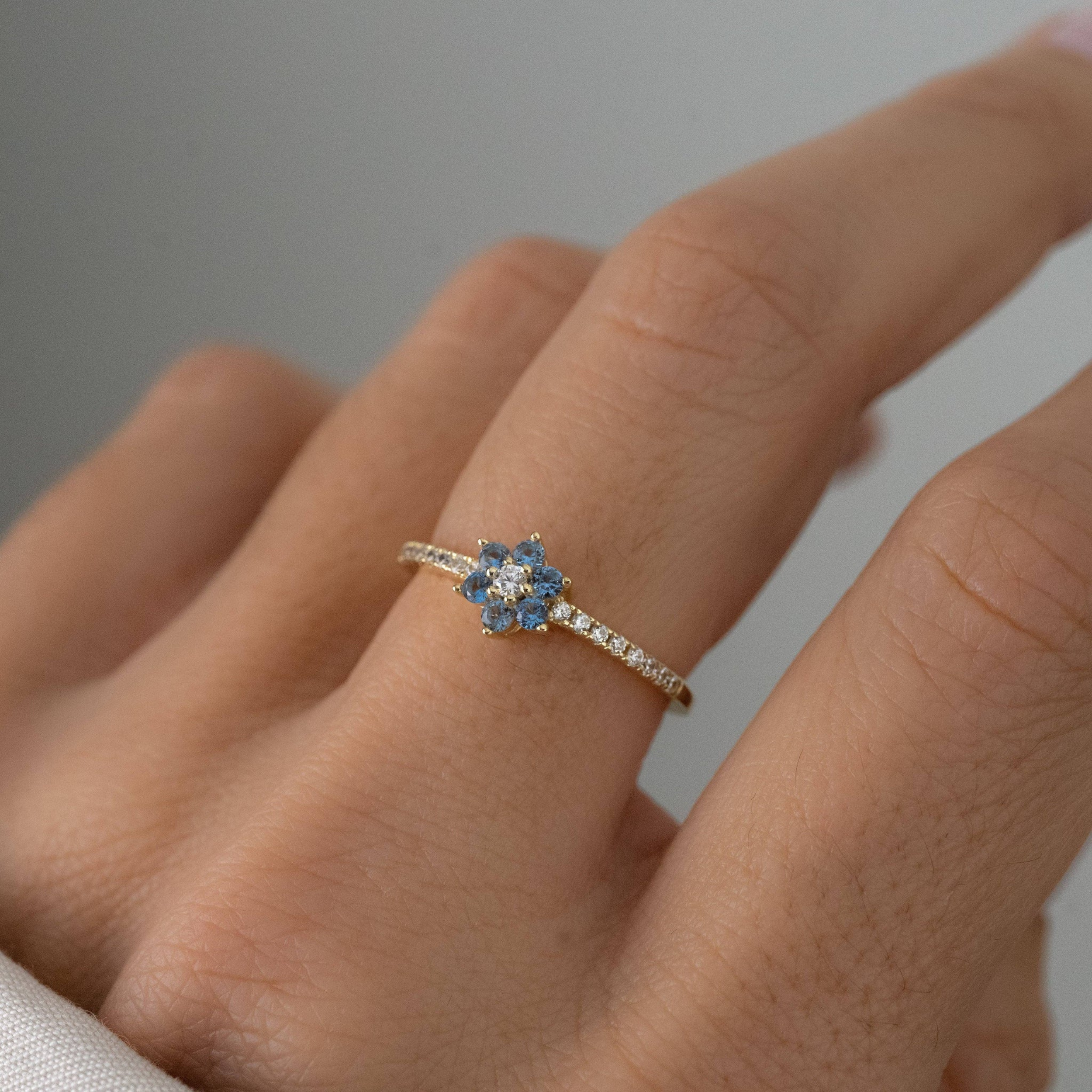 Aquamarine Flower Ring: Gold