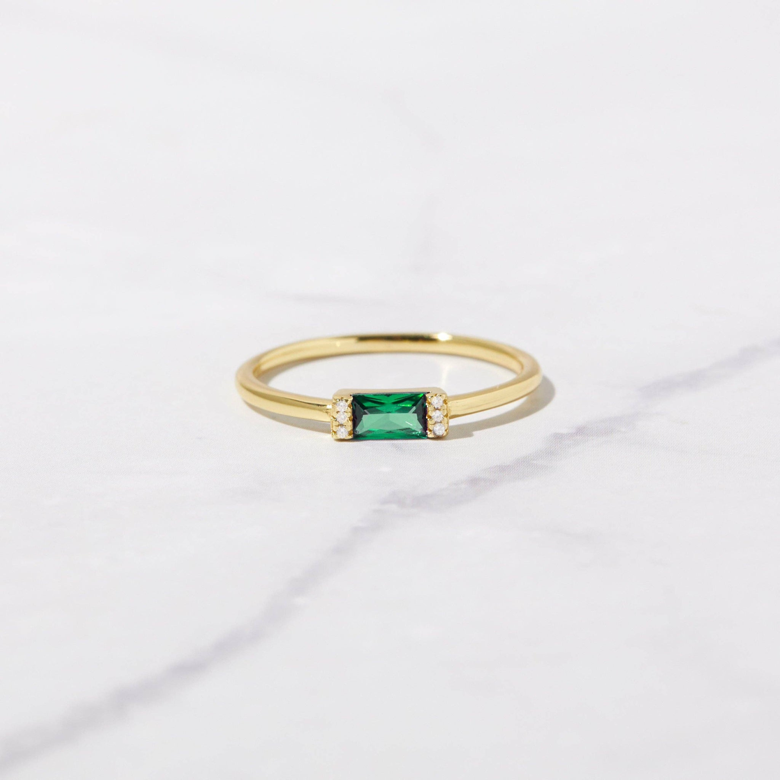 Emerald Simple Baguette Ring: Gold / Emerald