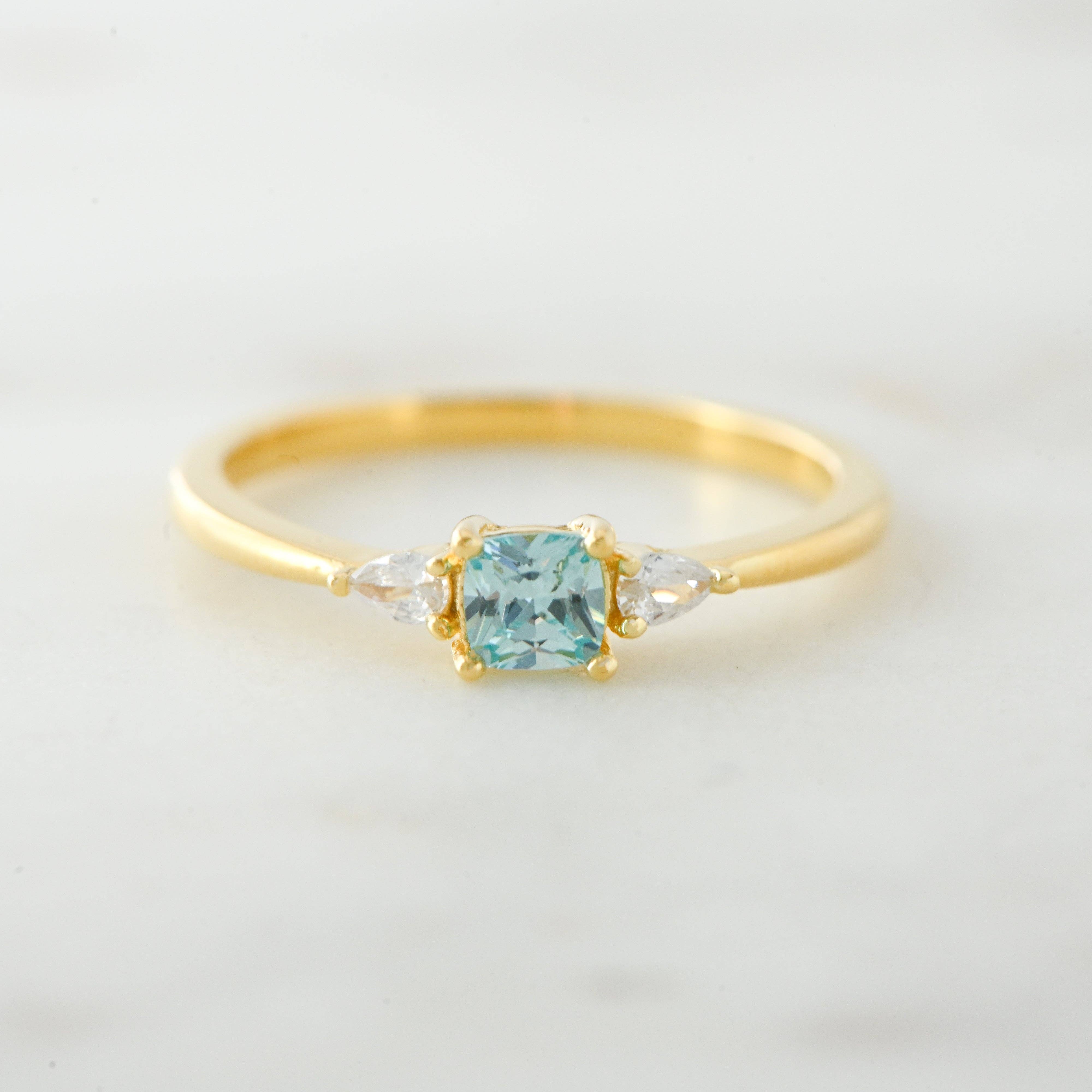 Aquamarine Ring: Gold